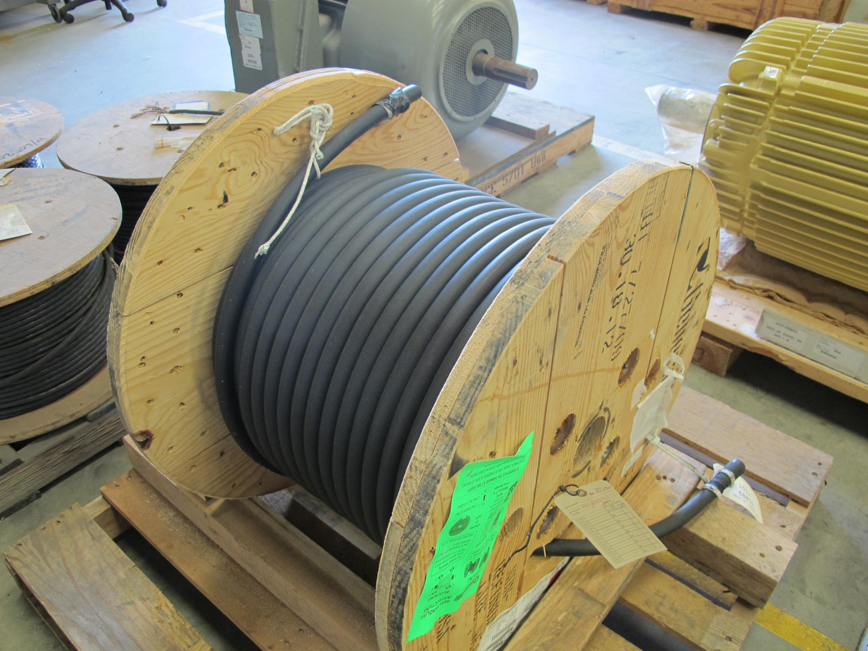 LOT (350 FT) OF CABLE, ELECTRICAL, 262.6 MCM, 646/24 STRAND, DIESEL LOCOMOTIVE CABLE, 90C 2000V, EP/CPE INSULATION (W-44) LOADING & HANDLING FEE $15-